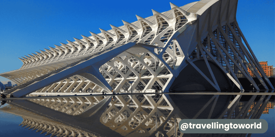 Photo of the Science Museum in Valencia at the City of Arts and Sciences