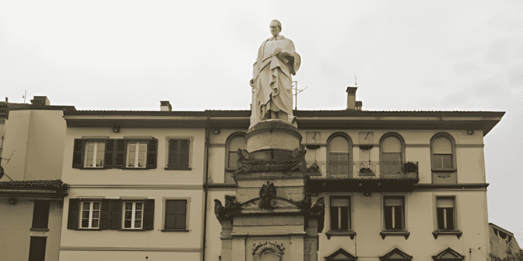 Piazza Alessandro Volta statue