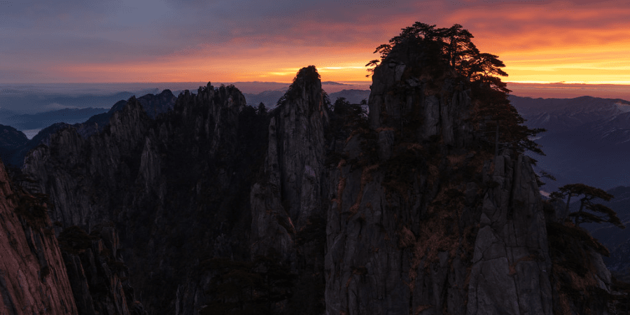 Sun rise at Huangshan Mountain